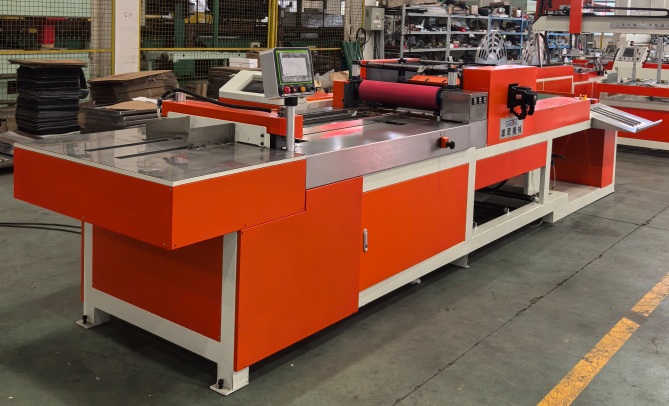 LVT地板自動(dòng)背膠機(jī)出口韓國